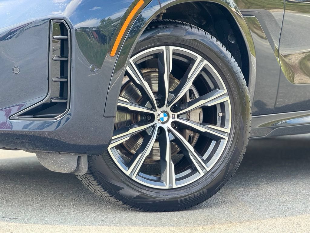 Certified 2026 BMW X6 xDrive40i AWD/4WD image 2