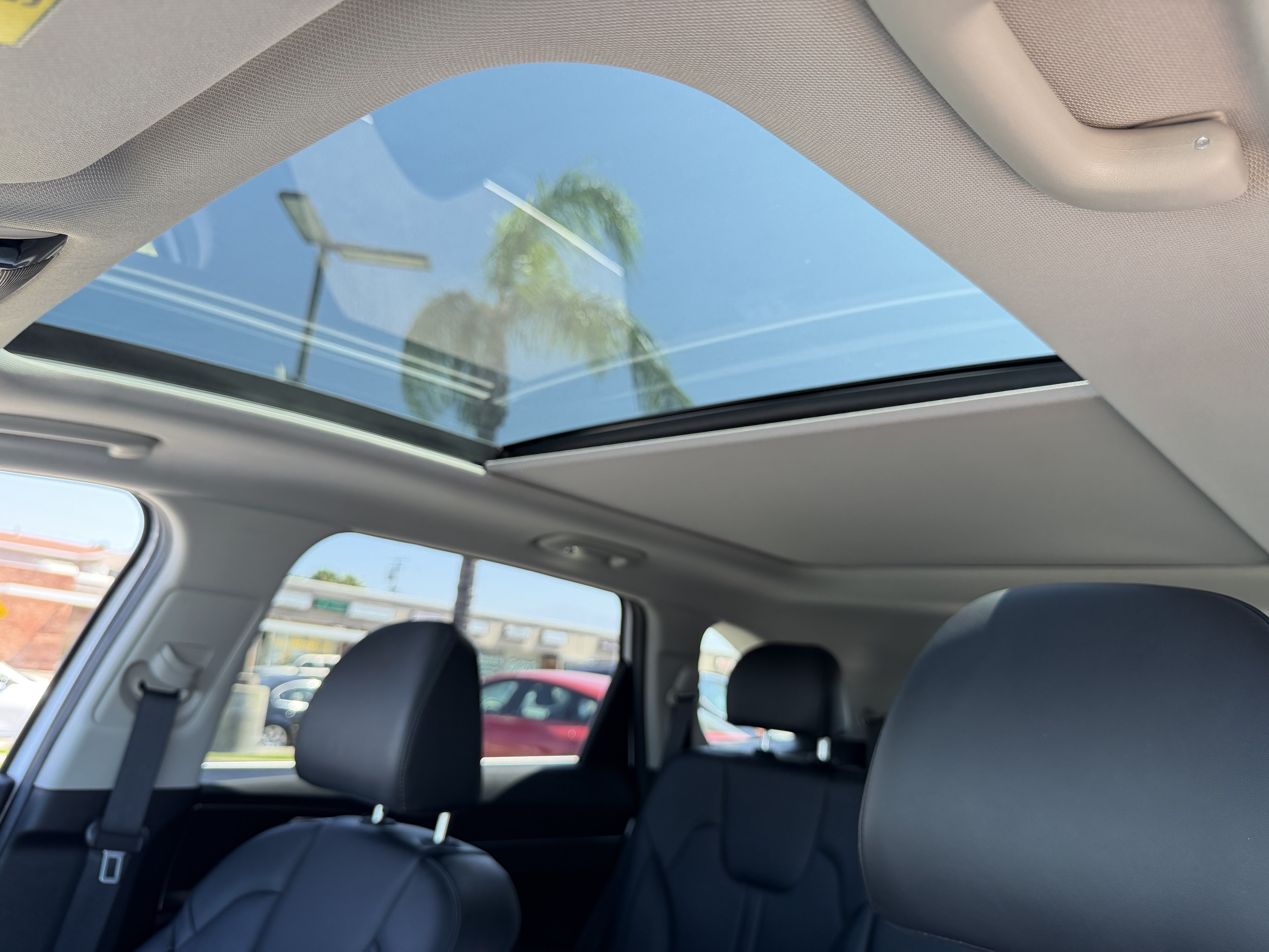 Certified 2025 Kia Sorento S w/ Panoramic Sunroof Package FWD image 18