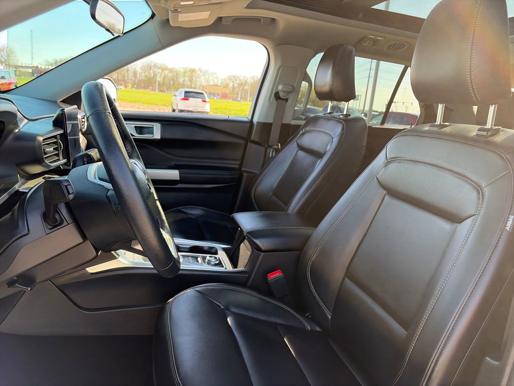 Used 2023 Ford Explorer XLT w/ Equipment Group 202A AWD/4WD image 16
