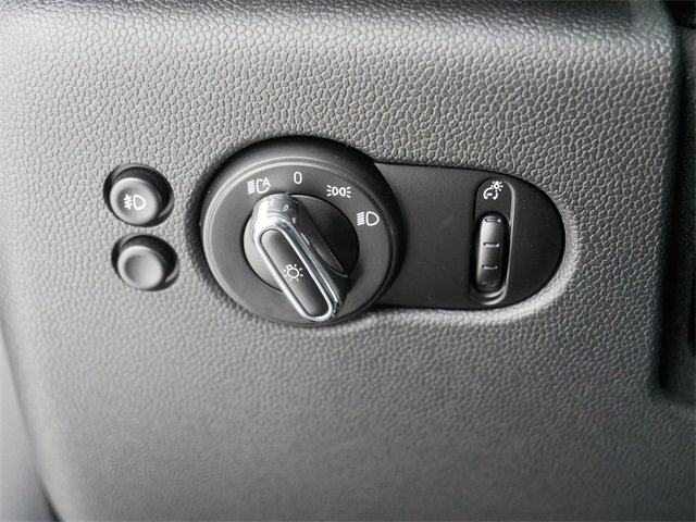 Used 2020 MINI Cooper 4-Door Hardtop w/ Premium Package image 24