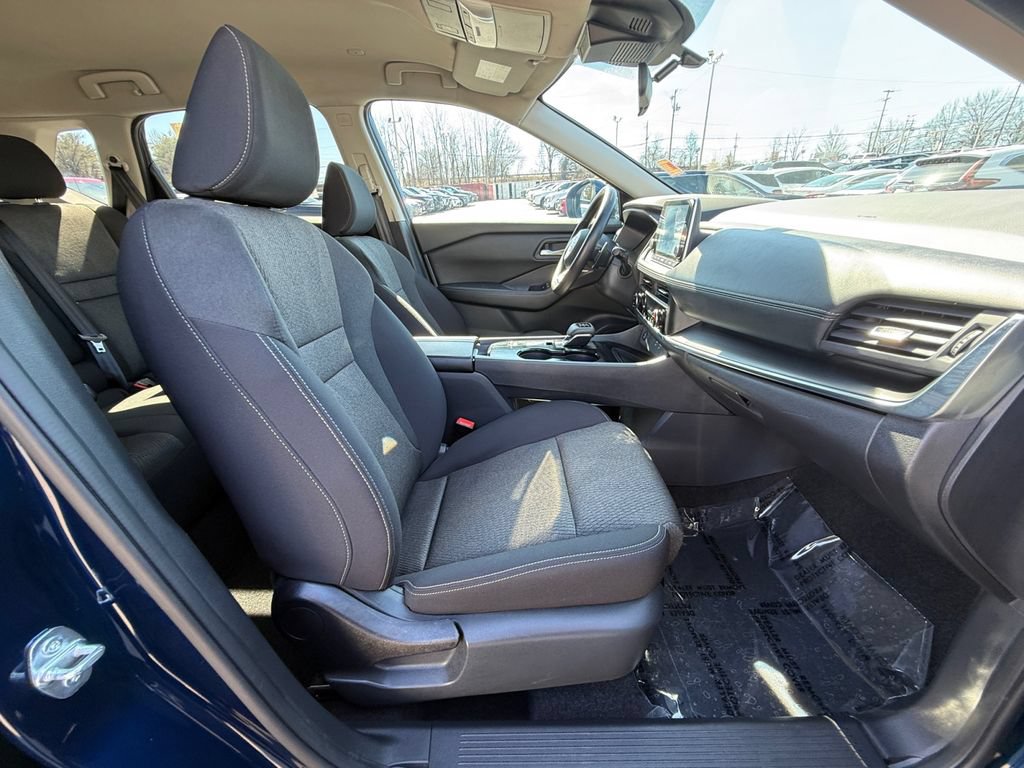 Used 2024 Nissan Rogue SV FWD image 23