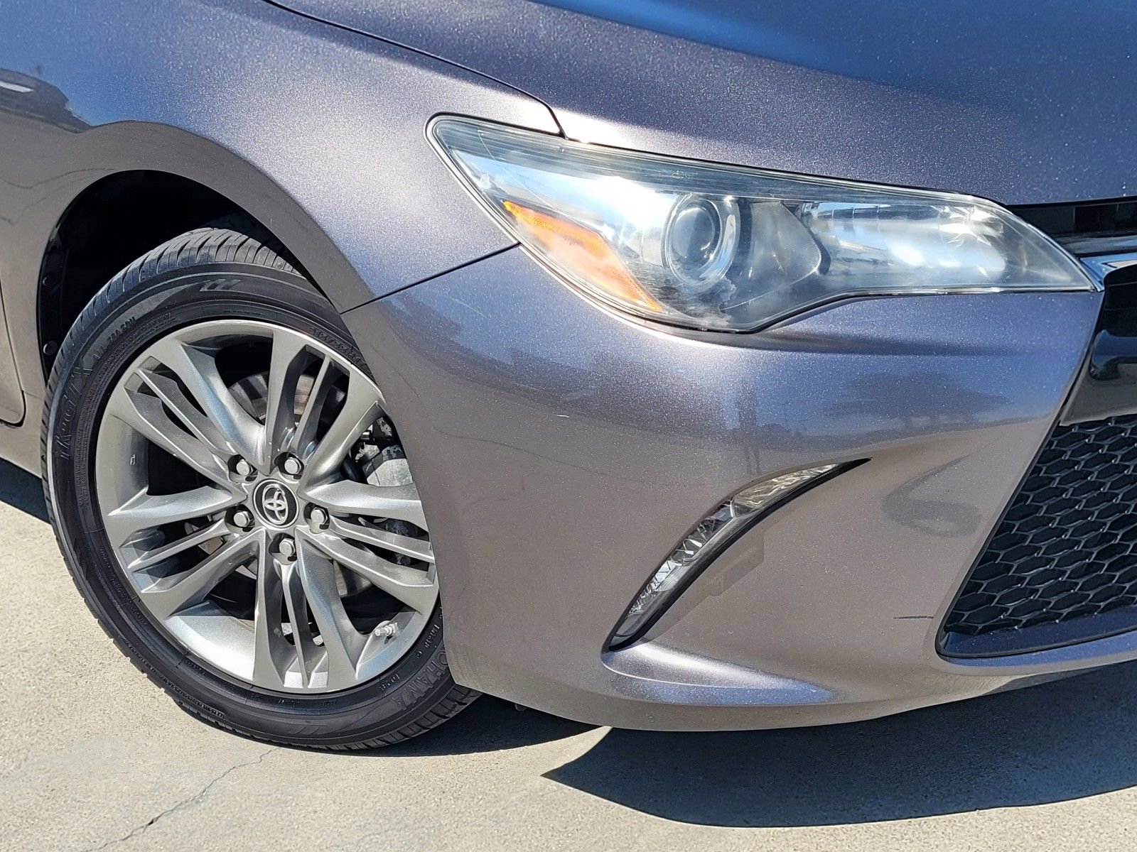 Used 2017 Toyota Camry SE FWD image 9