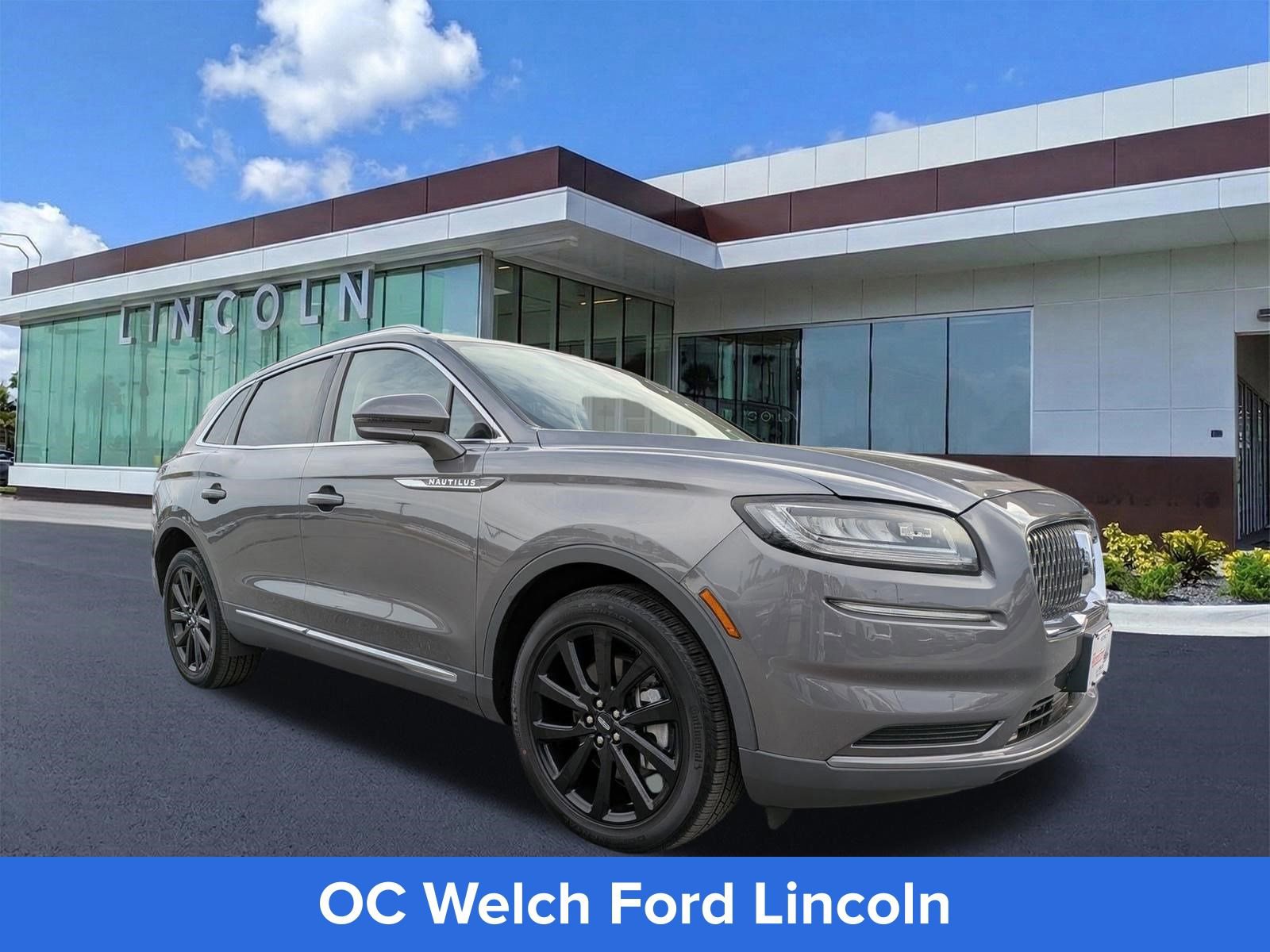 Used 2023 Lincoln Nautilus Reserve w/ Monochromatic Package image 3