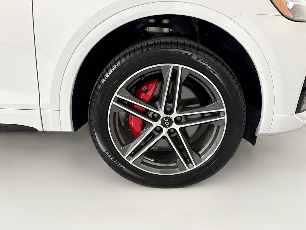 Certified 2025 Audi Q5 e Premium Plus w/ Premium Plus Package AWD/4WD image 32