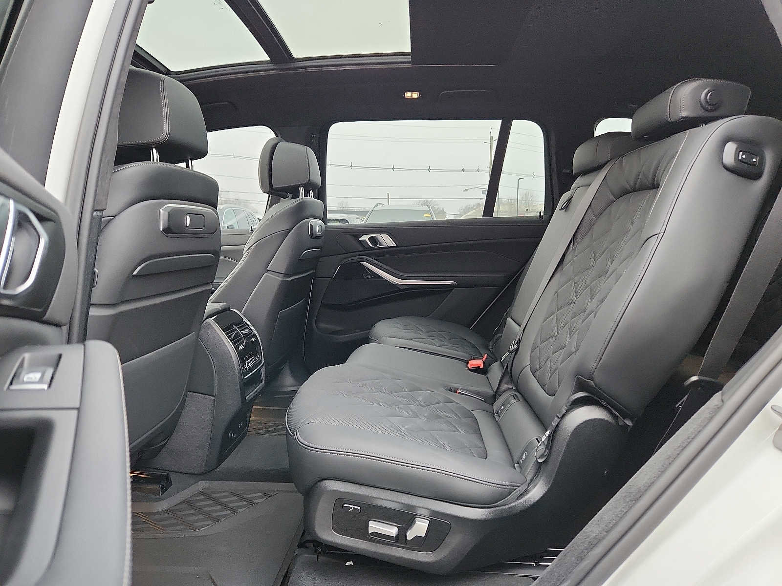 Used 2026 BMW X7 xDrive40i w/ M Sport Package image 10