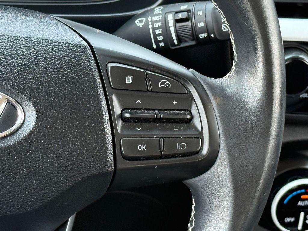 Used 2024 Hyundai Venue Limited FWD image 22