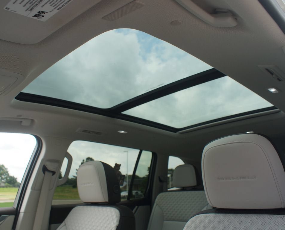 Used 2025 GMC Acadia Denali w/ LPO, Floor Liner Package FWD image 6