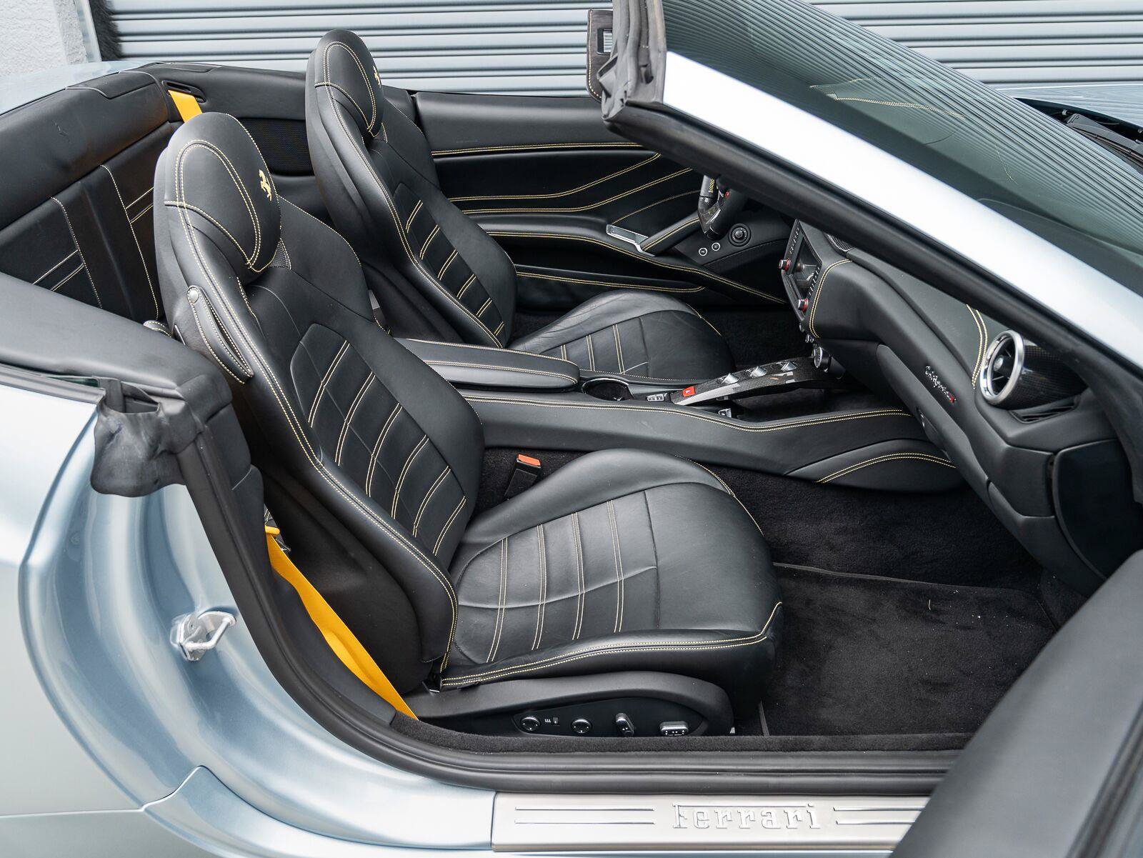 Used 2016 Ferrari California T RWD image 34