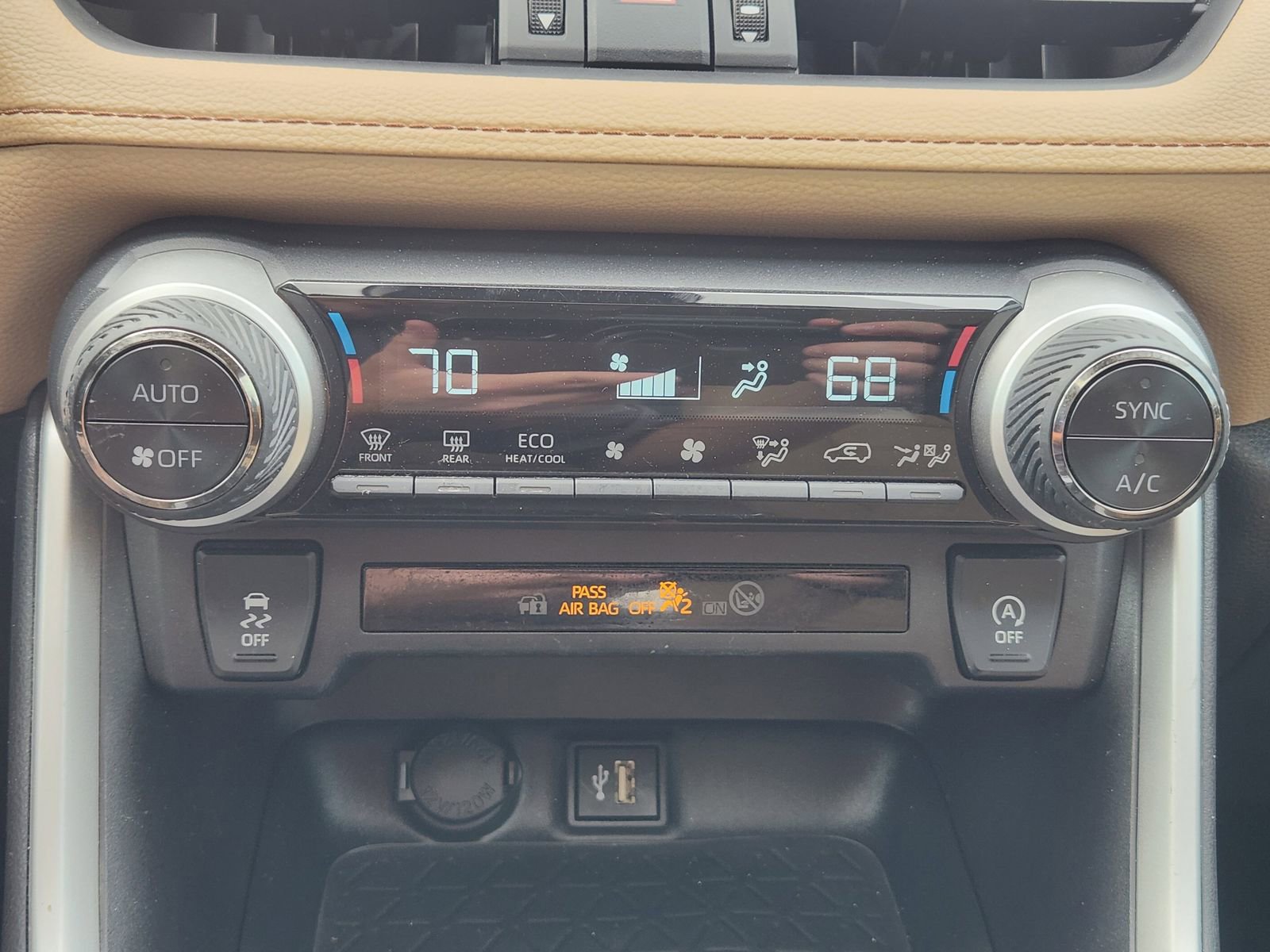 Used 2025 Toyota RAV4 XLE Premium FWD image 23