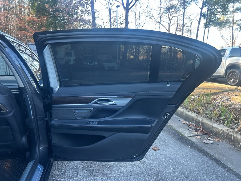 Used 2022 BMW 740i xDrive w/ Premium Package image 16