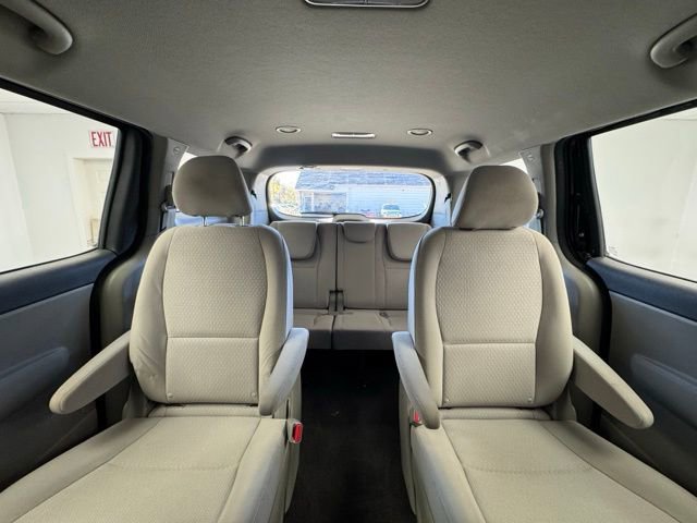 Used 2018 Kia Sedona L image 15