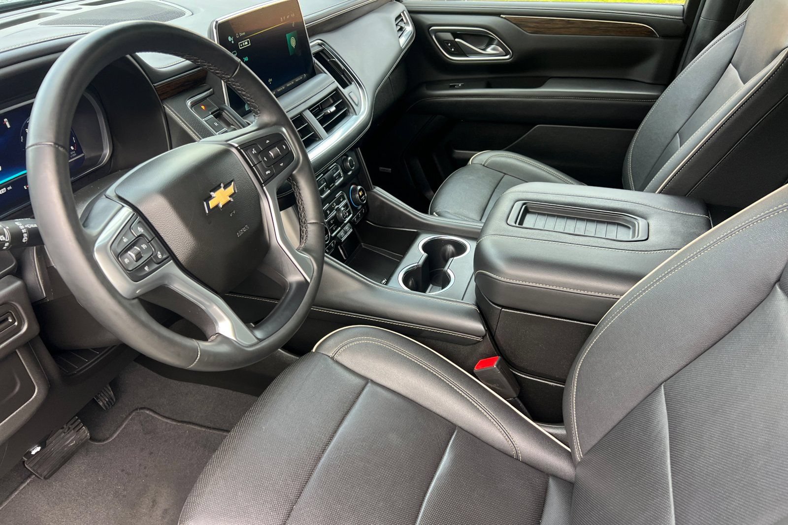 Used 2023 Chevrolet Suburban Premier AWD/4WD image 10