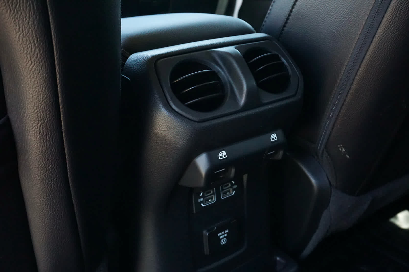 Used 2021 Jeep Wrangler Unlimited Sahara AWD/4WD image 35