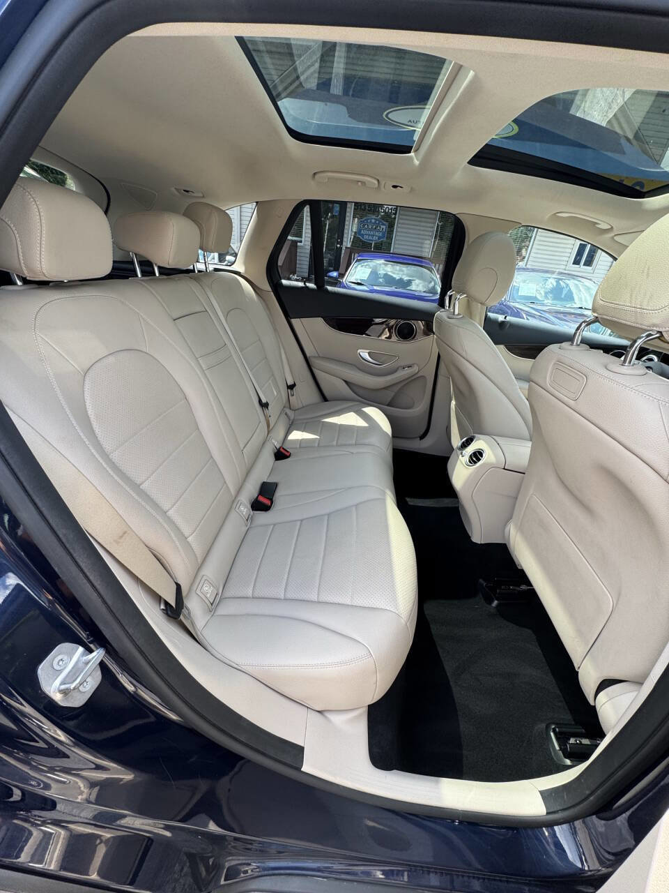 Used 2019 Mercedes-Benz GLC 300 4MATIC image 17