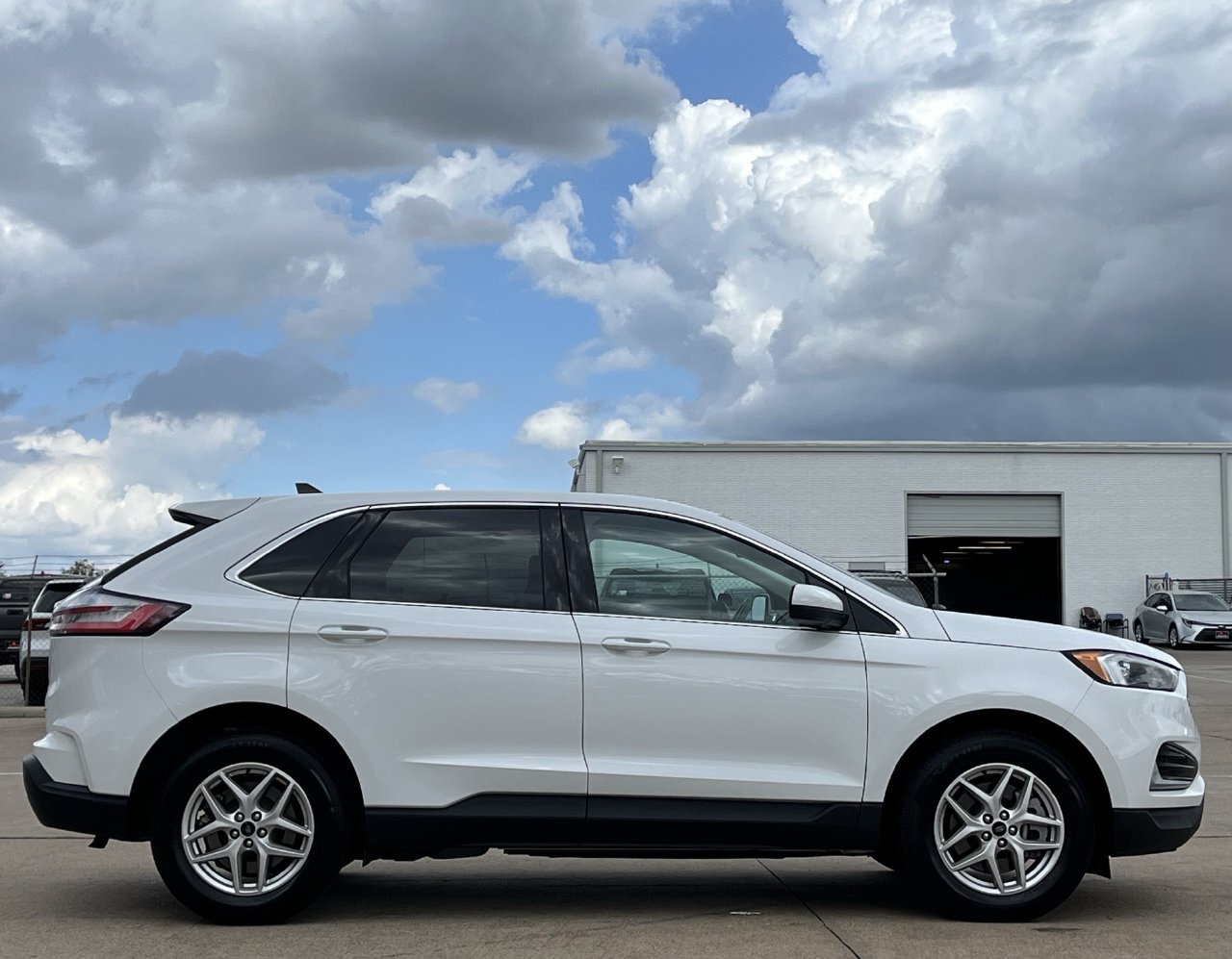 Used 2024 Ford Edge SEL AWD/4WD image 3