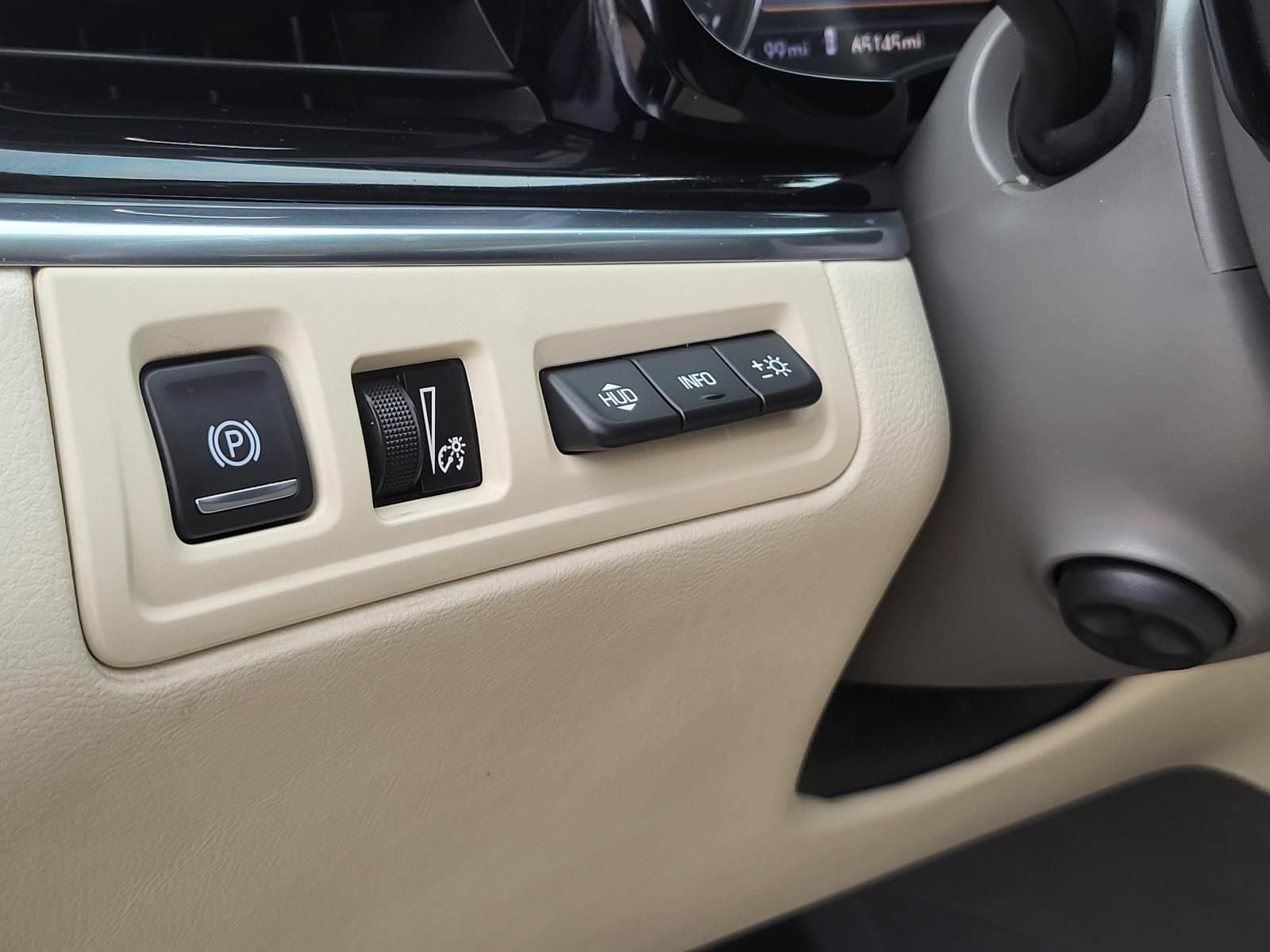 Used 2020 Cadillac XT6 Premium Luxury FWD image 23