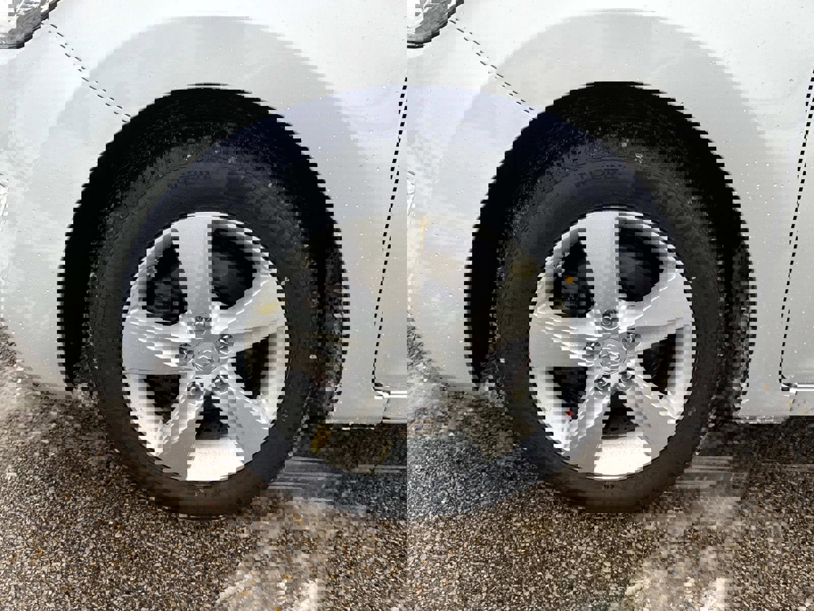 Used 2013 Hyundai Elantra GLS w/ Preferred Pkg image 10