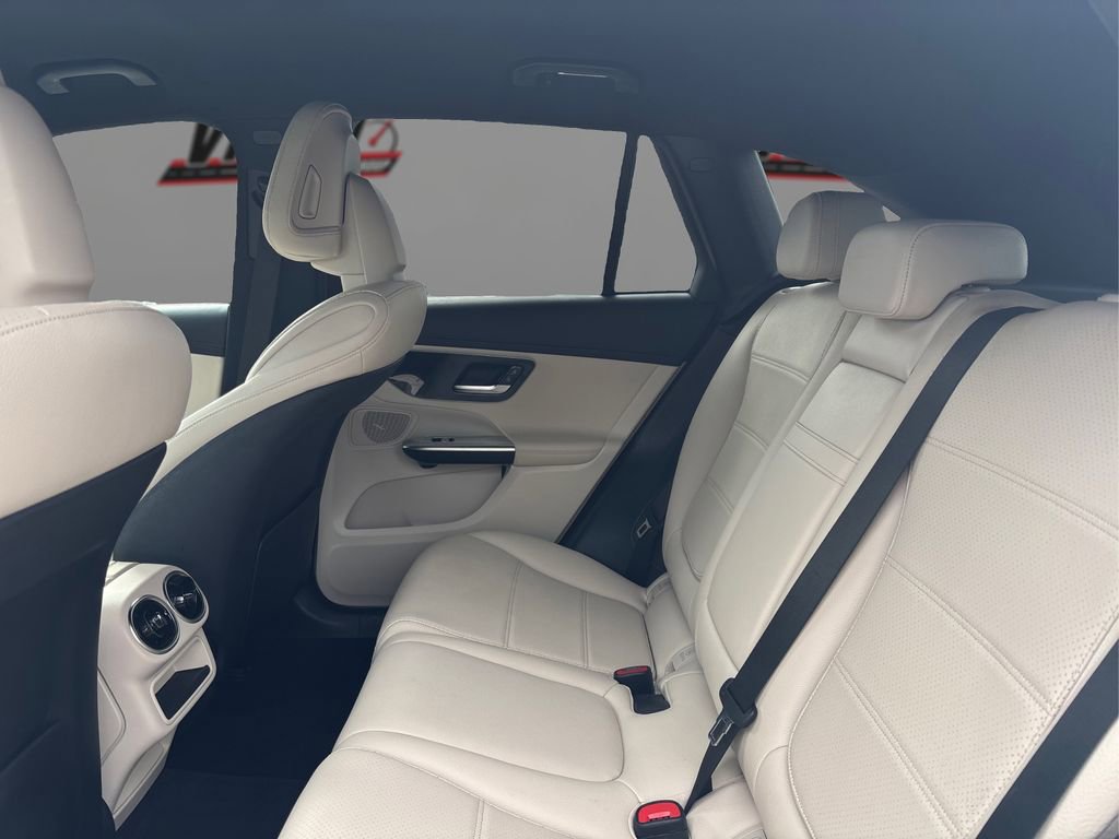 Used 2023 Mercedes-Benz GLC 300 image 10