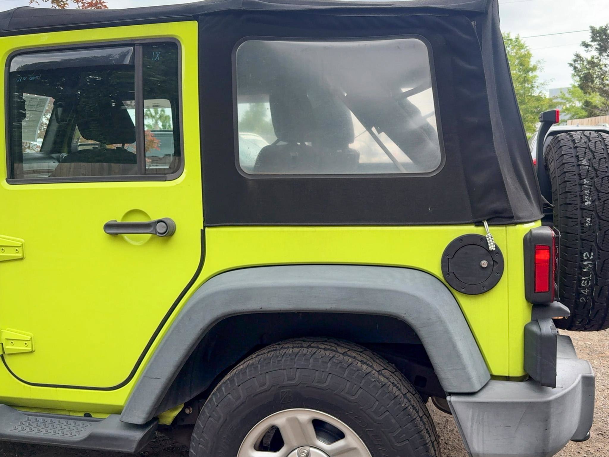 Used 2016 Jeep Wrangler Unlimited Sport w/ Connectivity Group AWD/4WD image 5