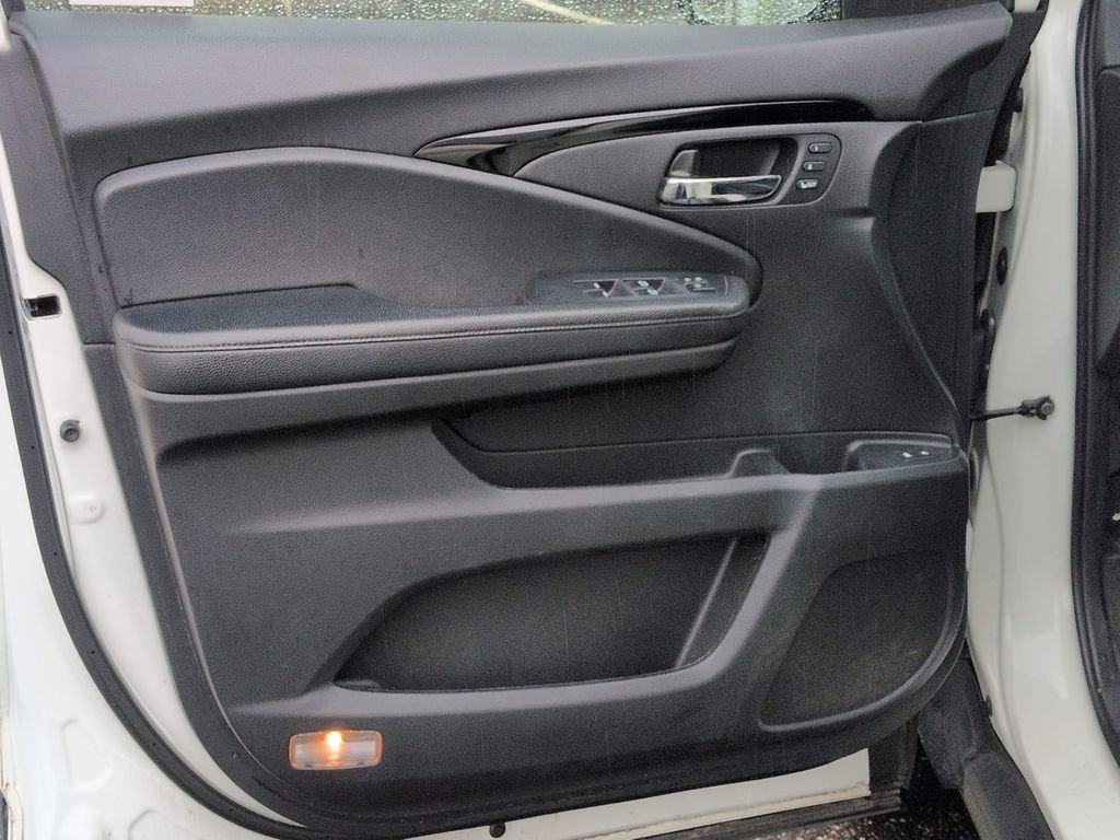 Used 2019 Honda Pilot Touring image 31