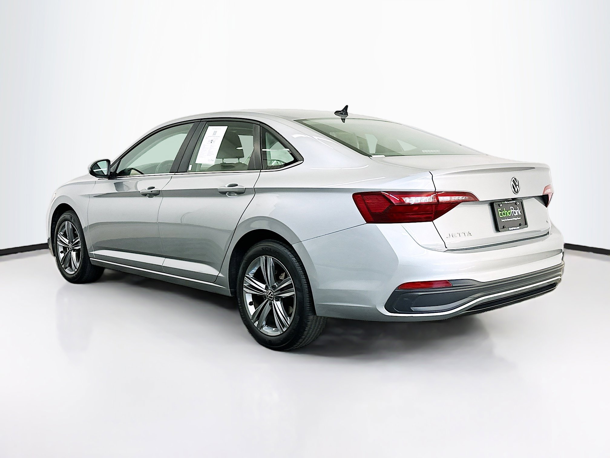 Used 2024 Volkswagen Jetta SE image 5