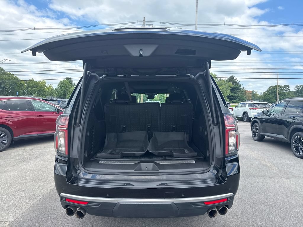 Used 2024 Chevrolet Suburban High Country AWD/4WD image 9