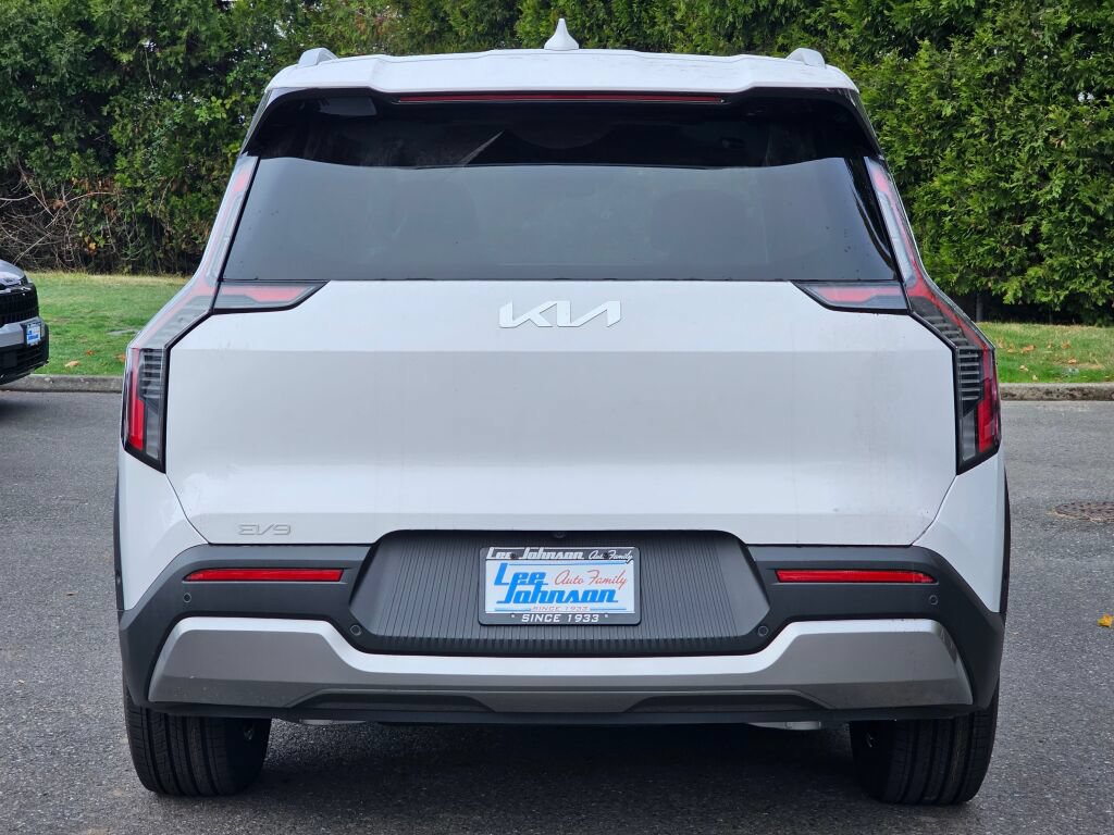 New 2026 Kia EV9 Wind AWD/4WD image 6