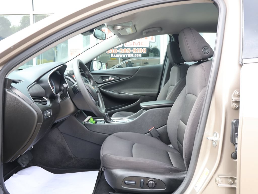 Certified 2025 Chevrolet Malibu LT FWD image 12
