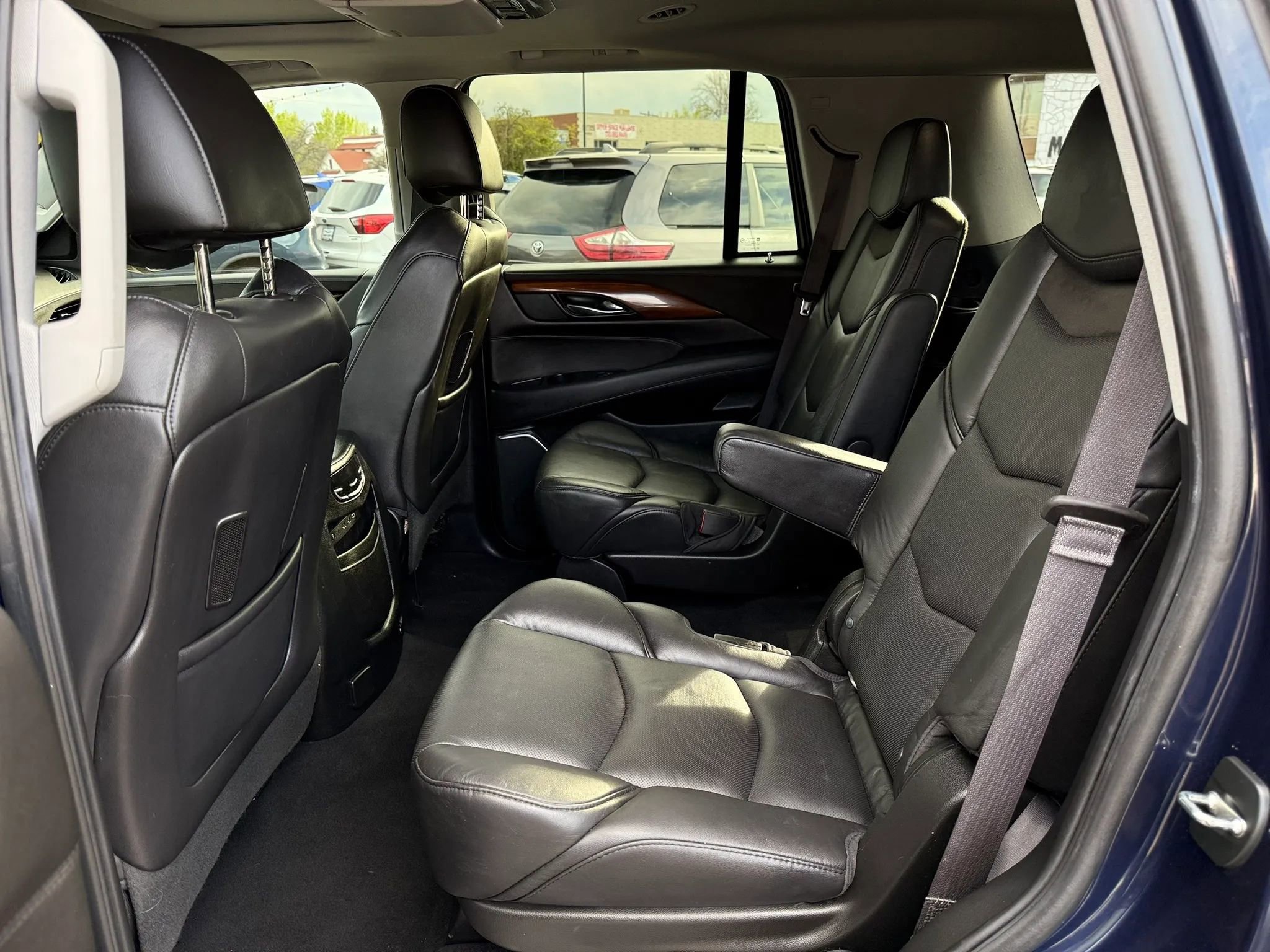 Used 2017 Cadillac Escalade Premium Luxury image 16