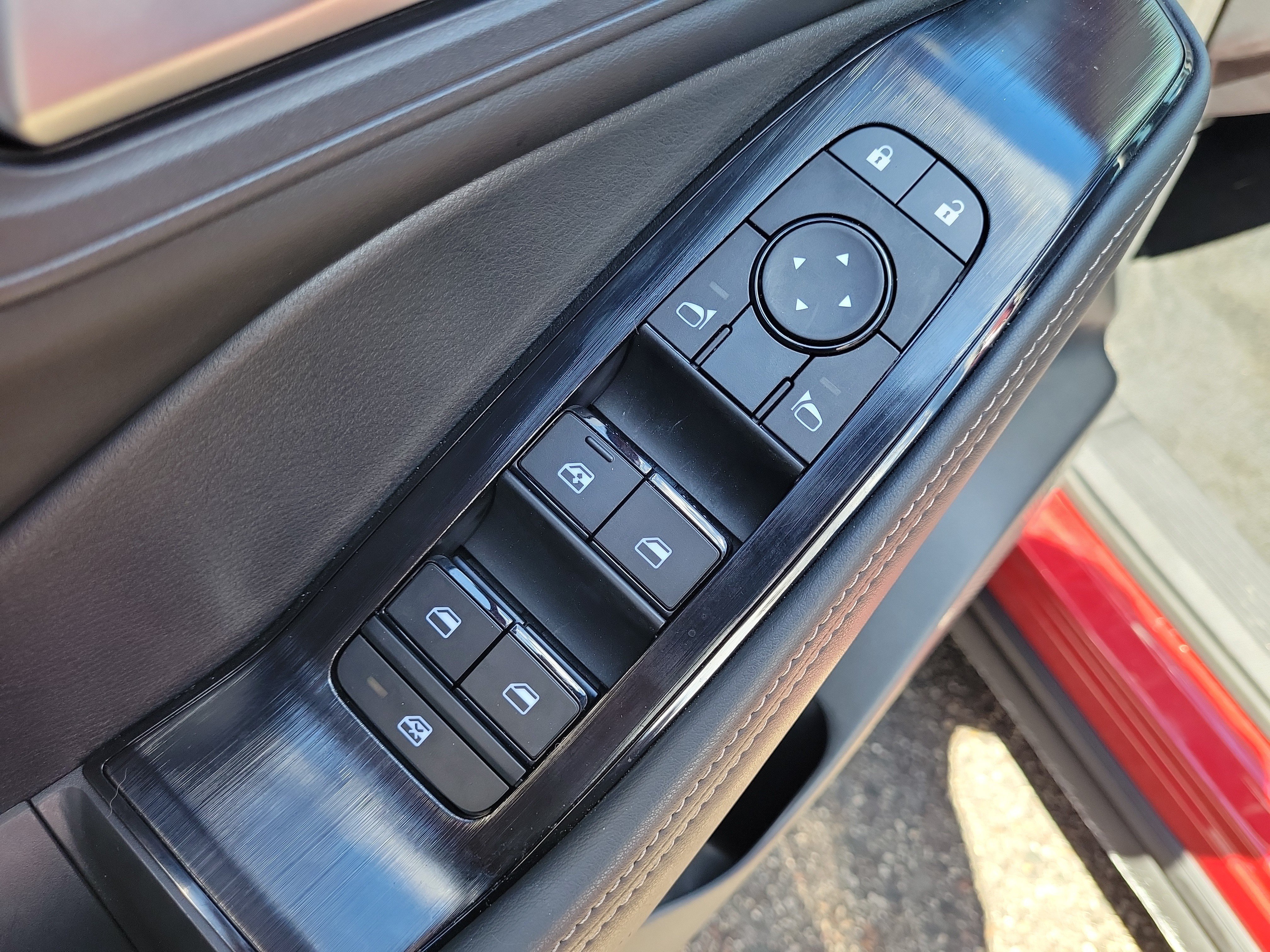 Certified 2026 Nissan Rogue SV FWD image 11