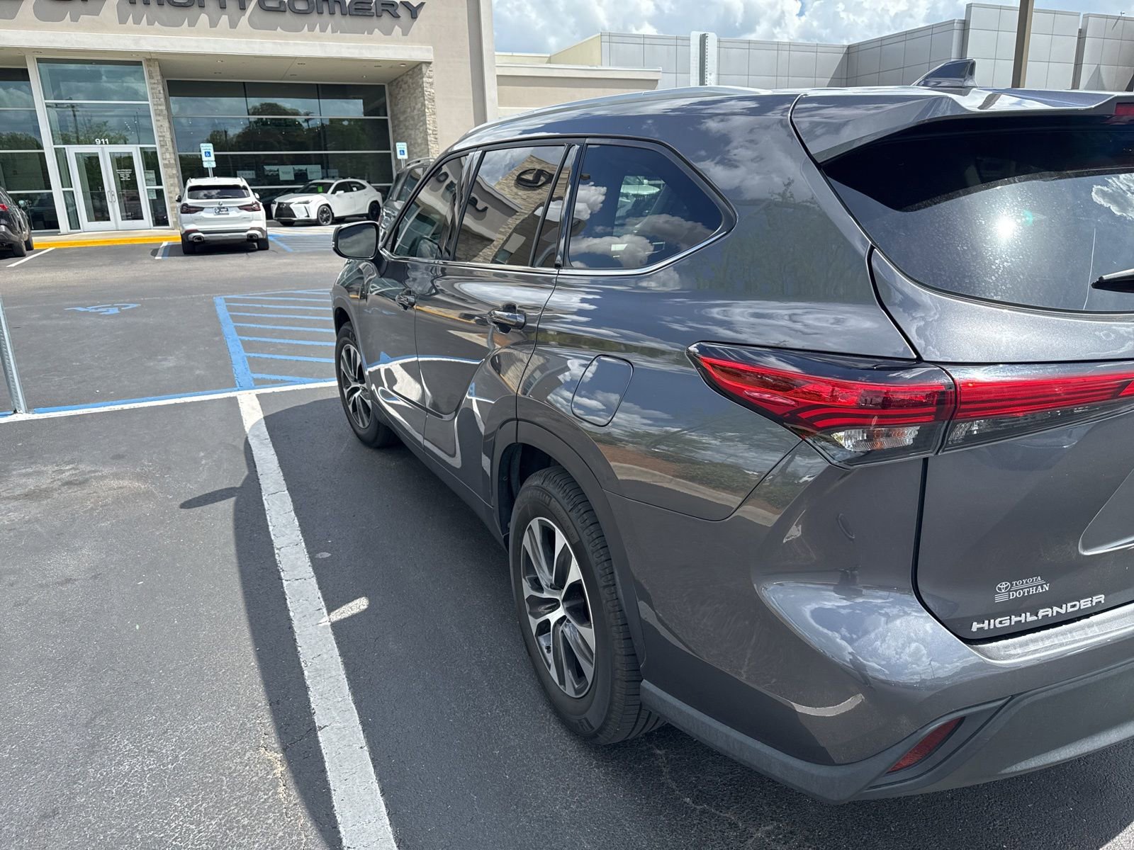 Used 2022 Toyota Highlander XLE image 8