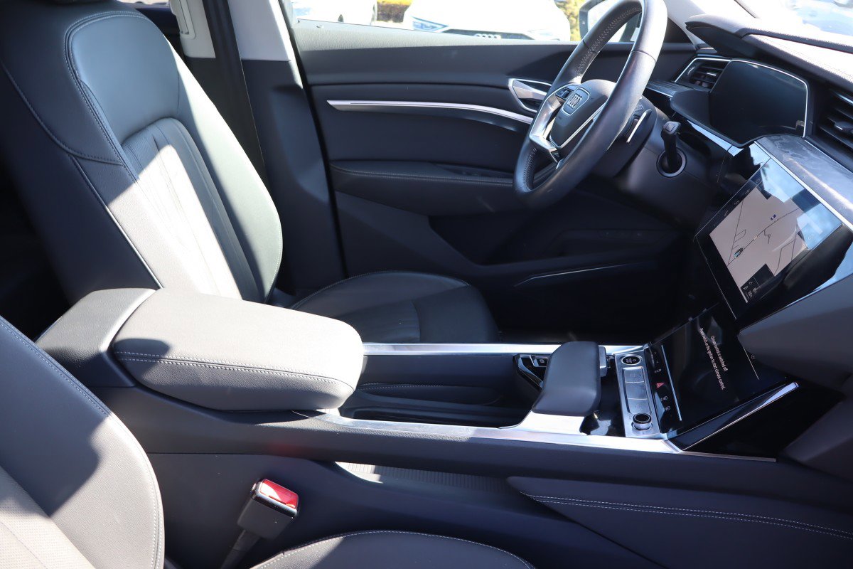 Used 2021 Audi e-tron Premium Plus w/ Premium Plus Package image 13