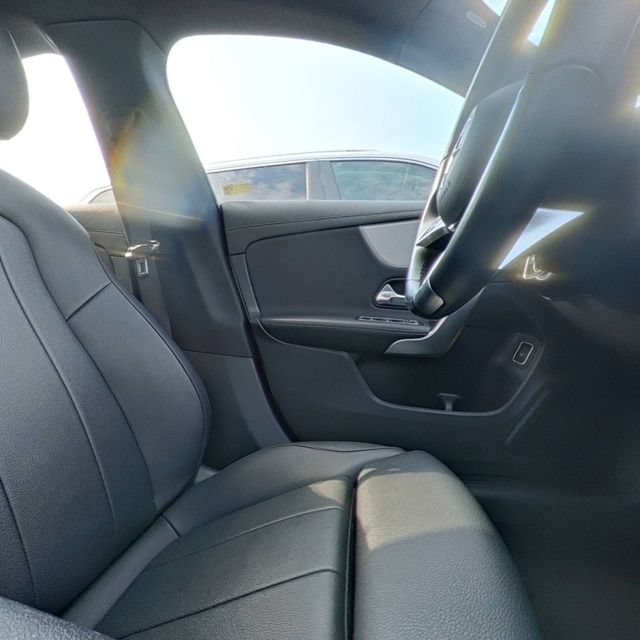 Used 2025 Mercedes-Benz CLA 250 image 27