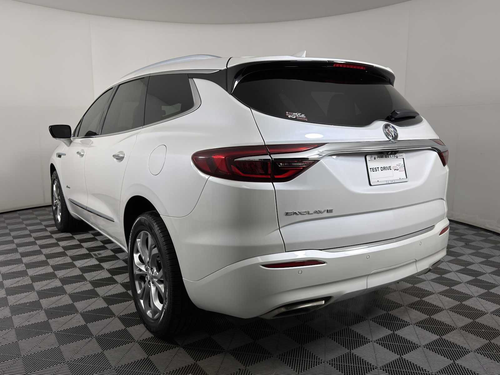 Used 2021 Buick Enclave Avenir w/ Avenir Technology Package FWD image 4