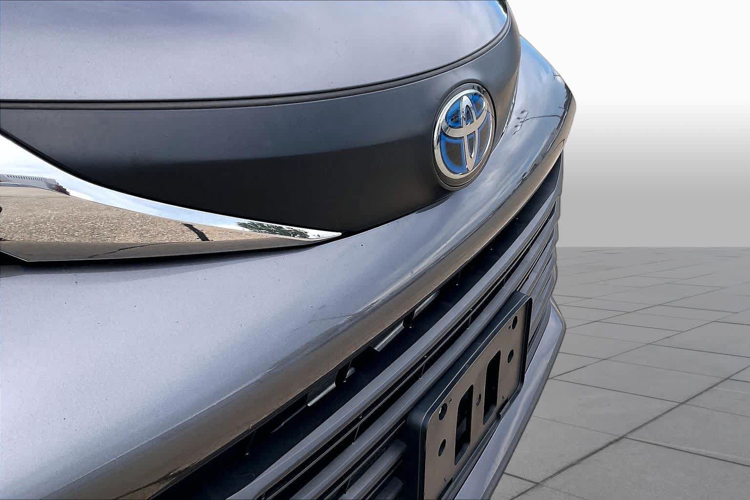 Used 2025 Toyota Sienna XLE FWD image 28