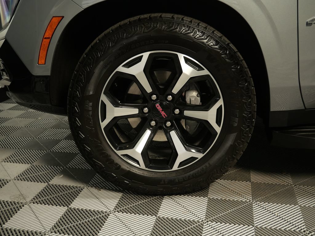 Used 2025 GMC Yukon AT4 w/ Premium Trailering Package AWD/4WD image 10