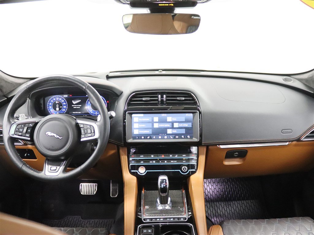 Used 2020 Jaguar F-PACE SVR image 21