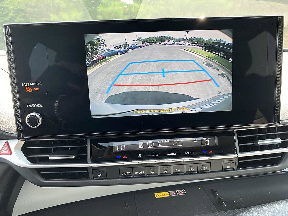 Certified 2026 Toyota Sienna XLE FWD image 18