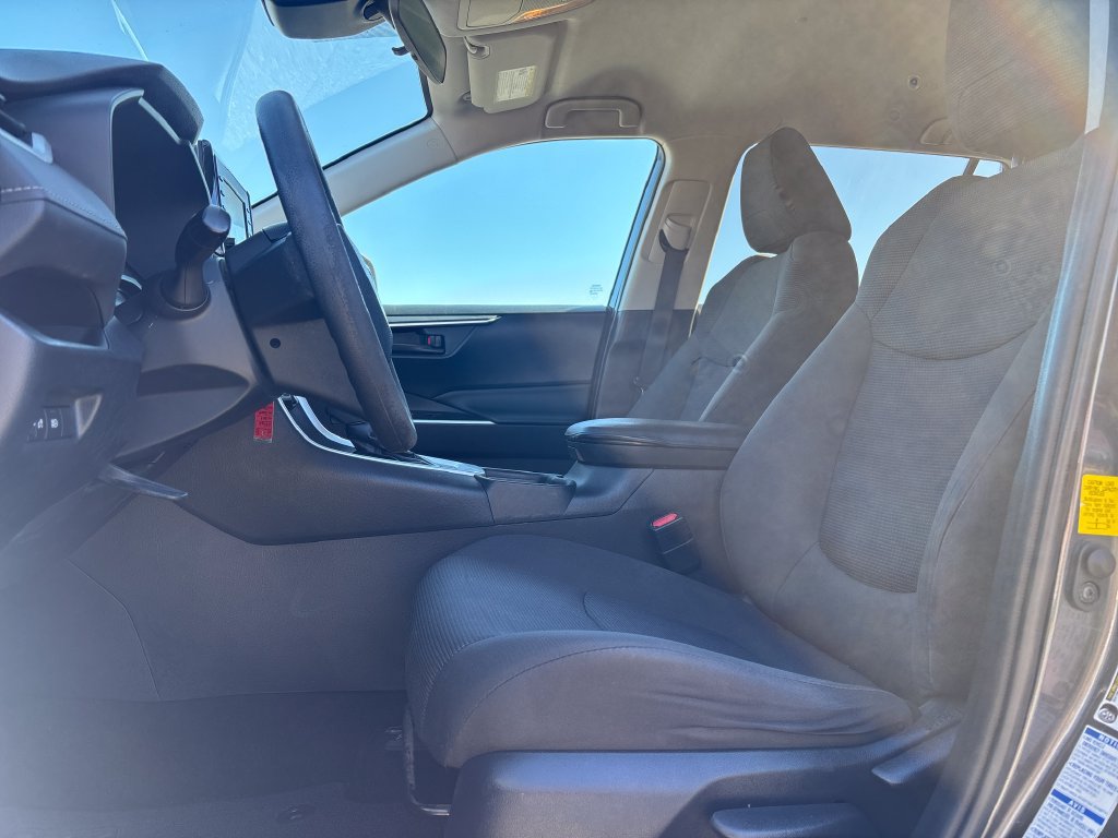 Used 2019 Toyota RAV4 LE w/ Carpet Mat Package AWD/4WD image 9