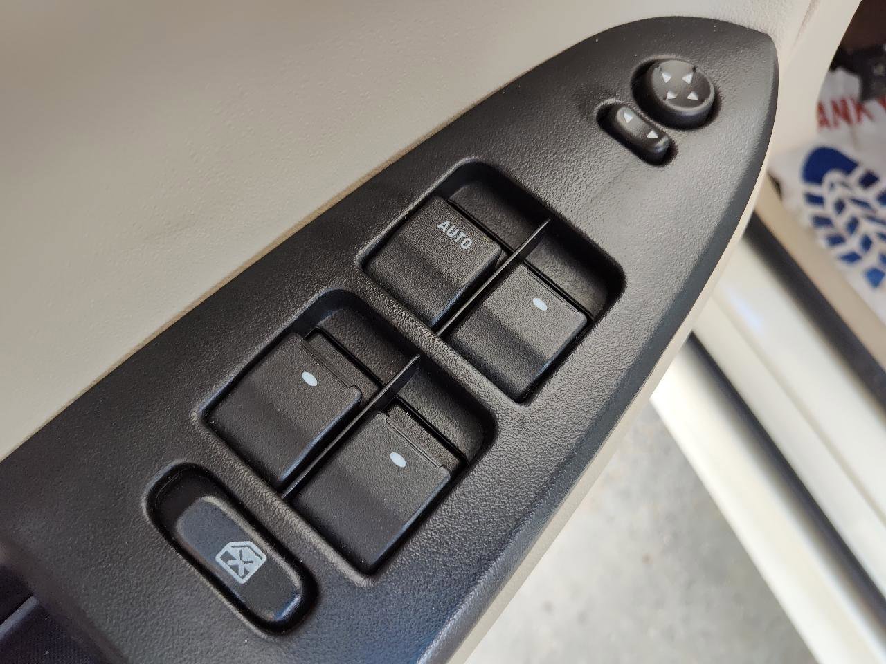 Used 2009 Chevrolet Impala LT w/ Luxury Edition Package FWD image 15