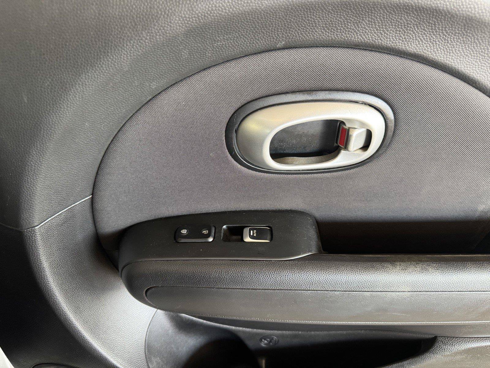 Used 2019 Kia Soul + FWD image 33