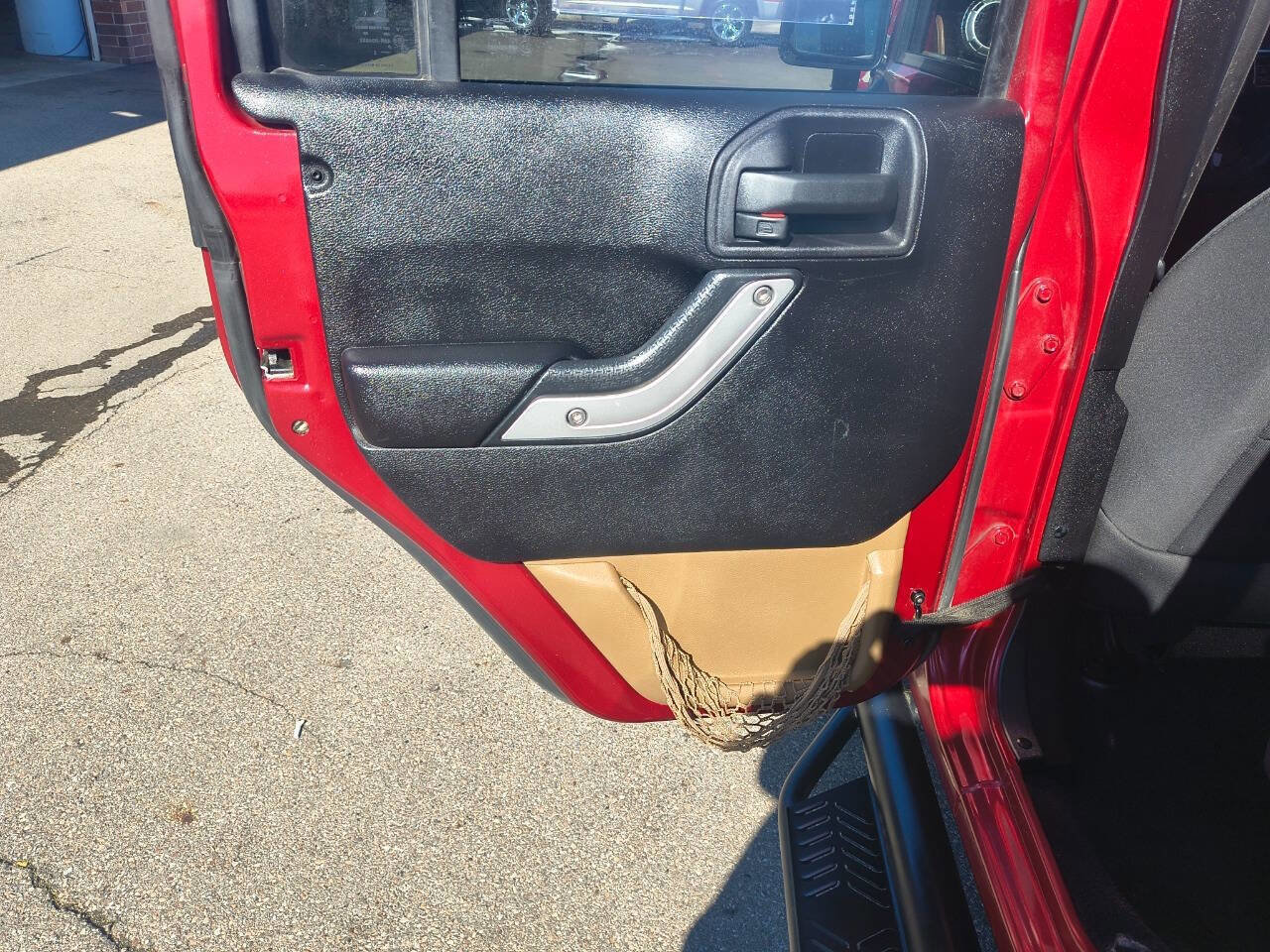 Used 2011 Jeep Wrangler Unlimited Sahara w/ Dual Top Group AWD/4WD image 15