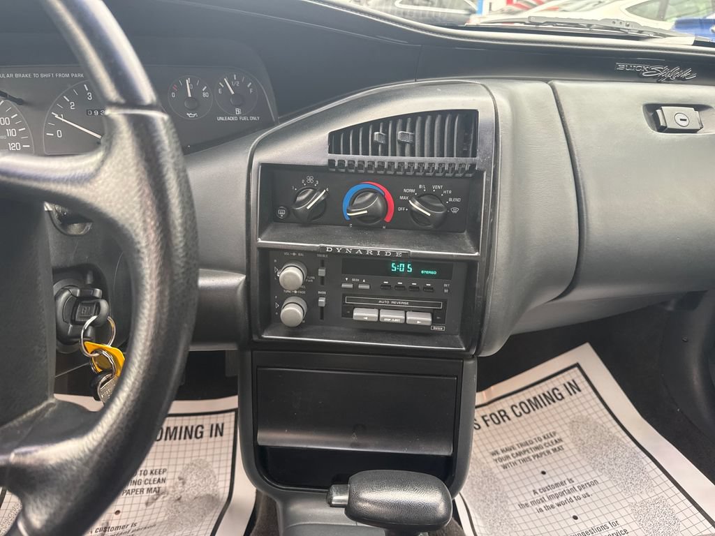 Used 1995 Buick Skylark Custom FWD image 17