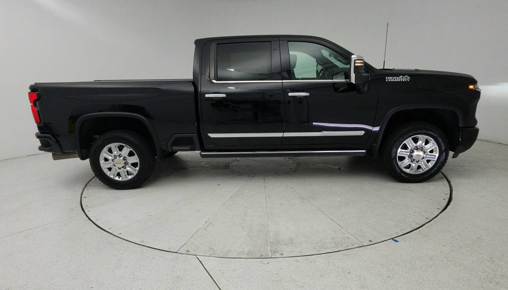 Used 2024 Chevrolet Silverado 2500 High Country w/ Technology Package AWD/4WD image 7