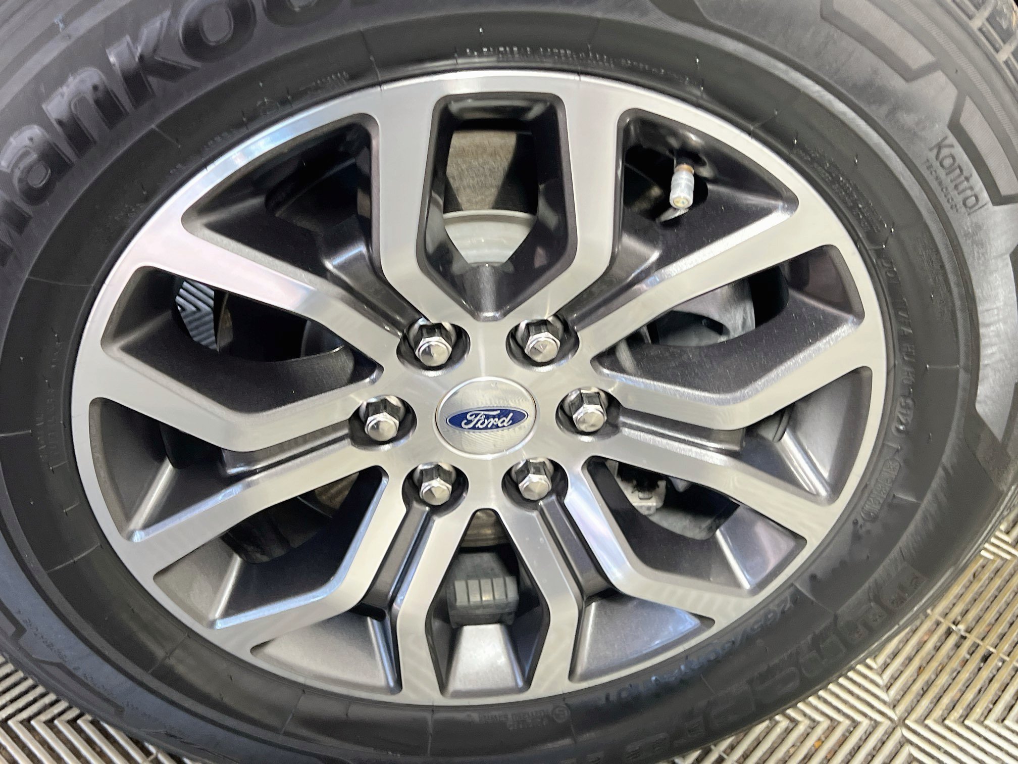 Used 2022 Ford F150 Lariat RWD image 14