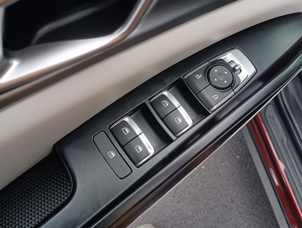 Used 2024 Kia Carnival LX image 19