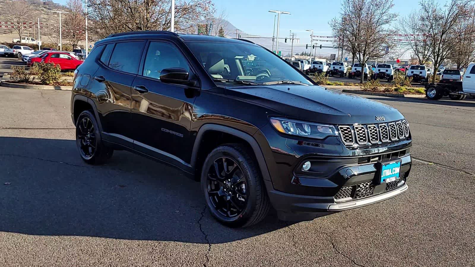 Used 2025 Jeep Compass Latitude w/ Altitude Special Edition AWD/4WD image 2