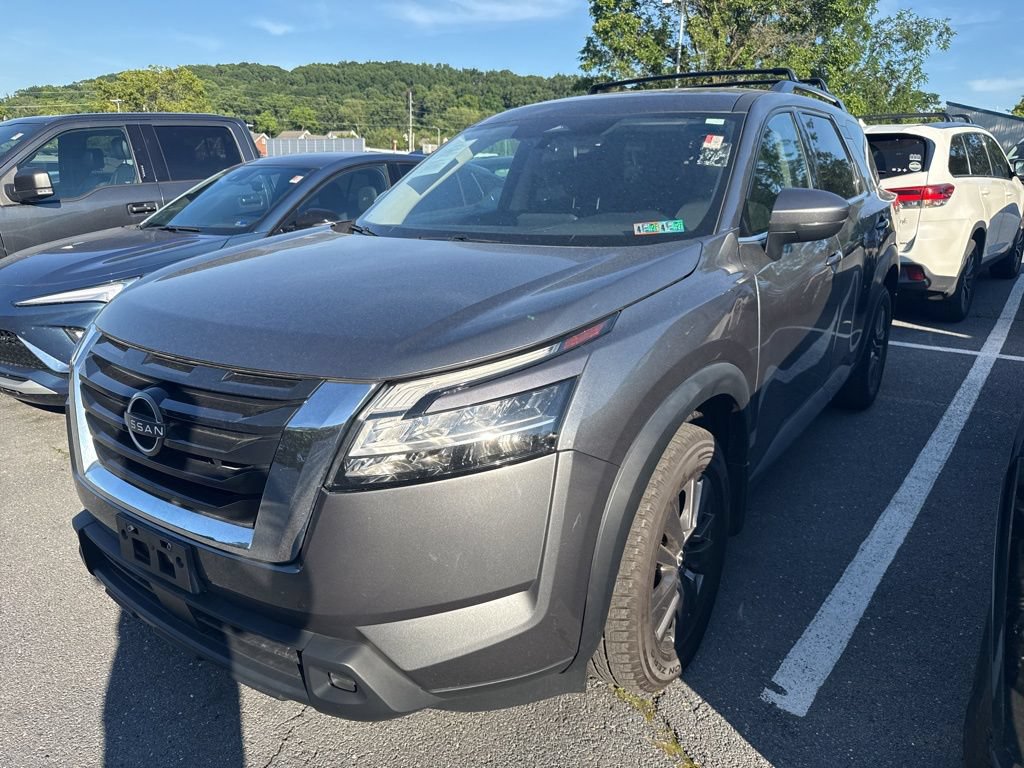 Used 2022 Nissan Pathfinder SV AWD/4WD image 2