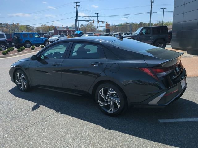 Used 2025 Hyundai Elantra Sport FWD image 6