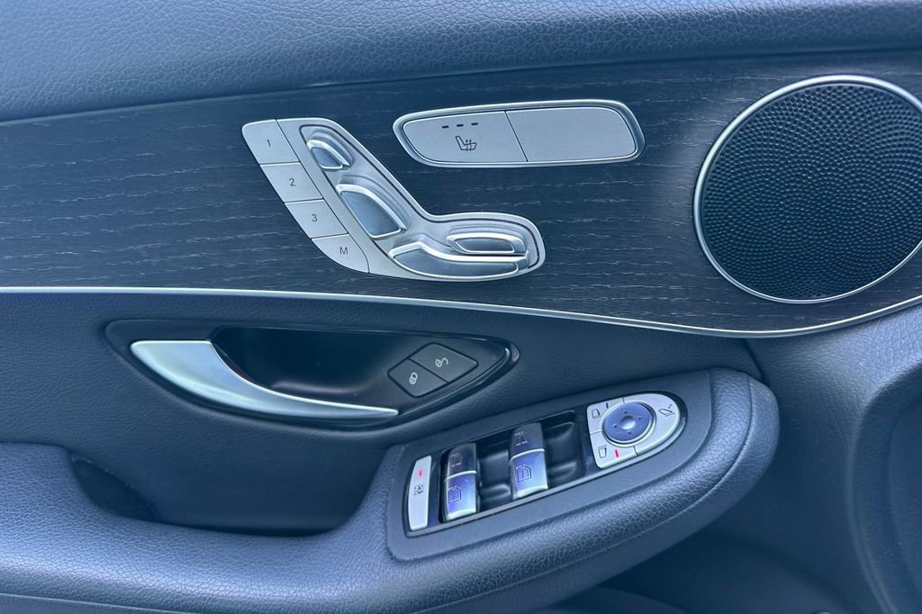 Used 2020 Mercedes-Benz GLC 300 4MATIC image 11